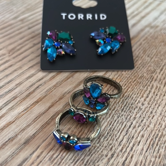 Beautiful Earrings and Stackable Ring Set. - Picture 4 of 5